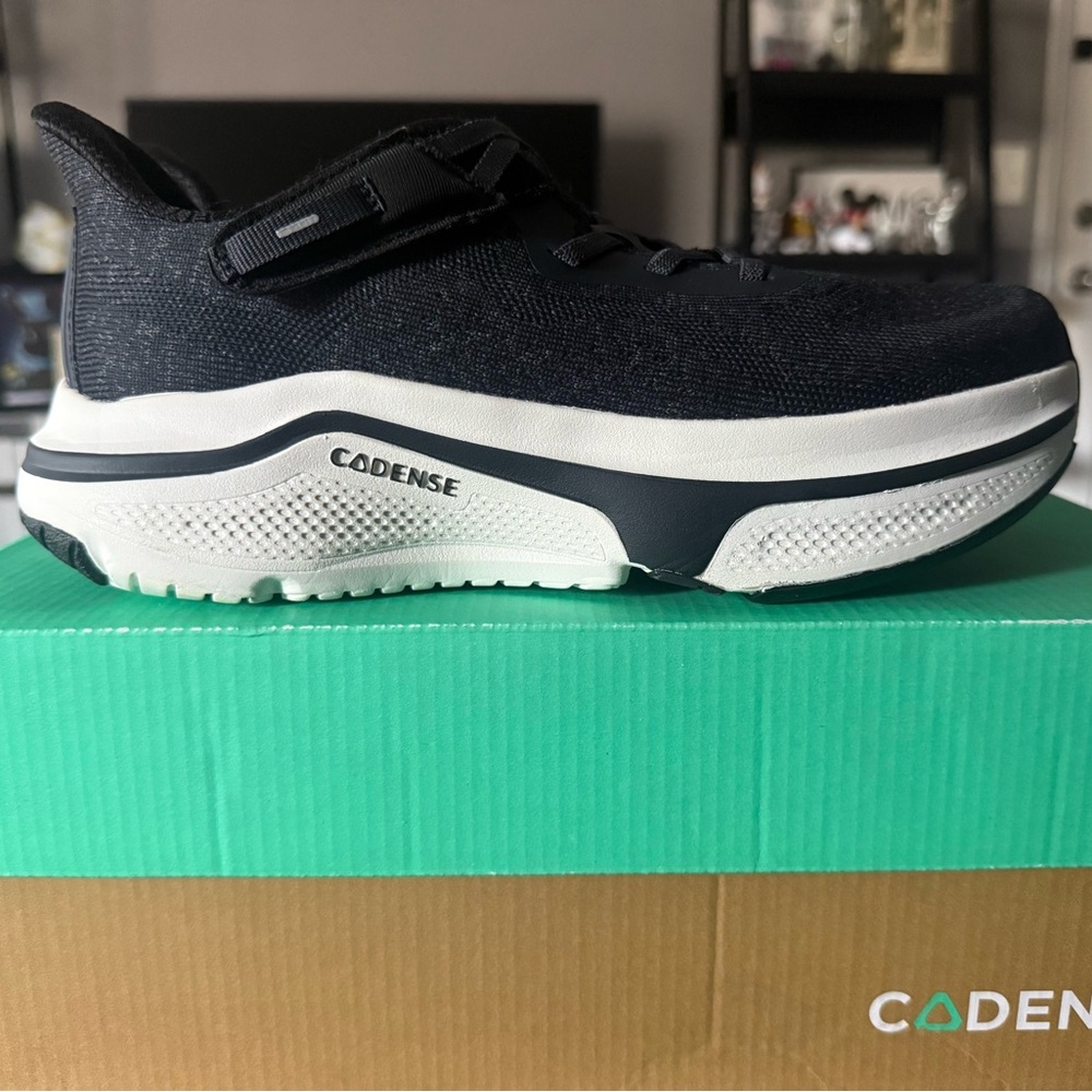 NEW Women's Cadense Adaptive Sneakers